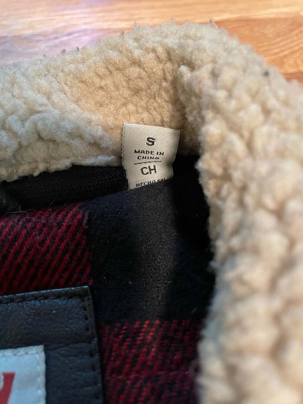Levi's Faux Leather Sherpa Trucker Jacket Size S Black Buffalo Plaid - Picture 3 of 12